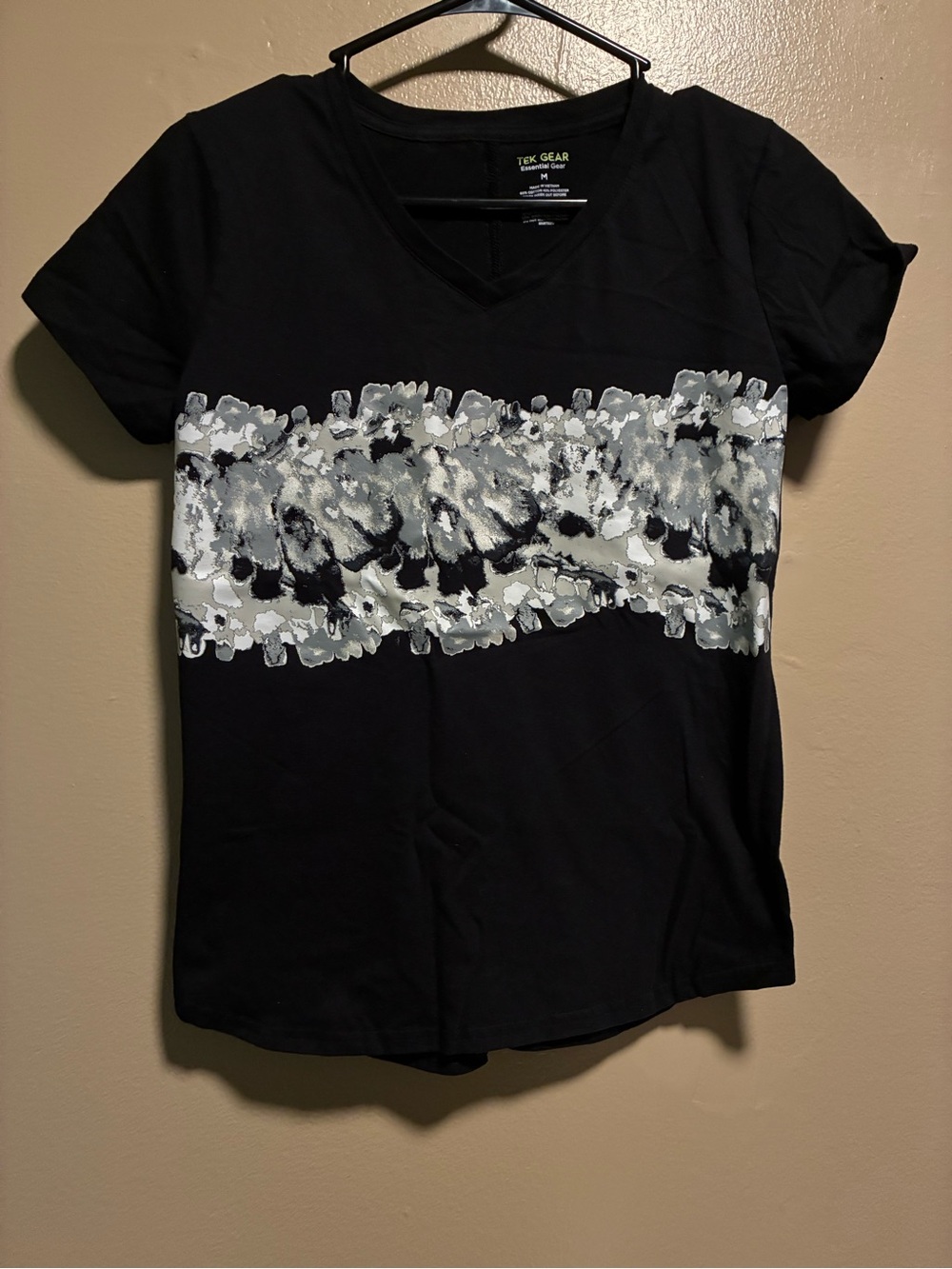 tek gear Black V-Neck Tee with Gray and White Abstract Band